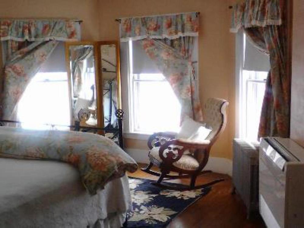 Standard Triple Room interior